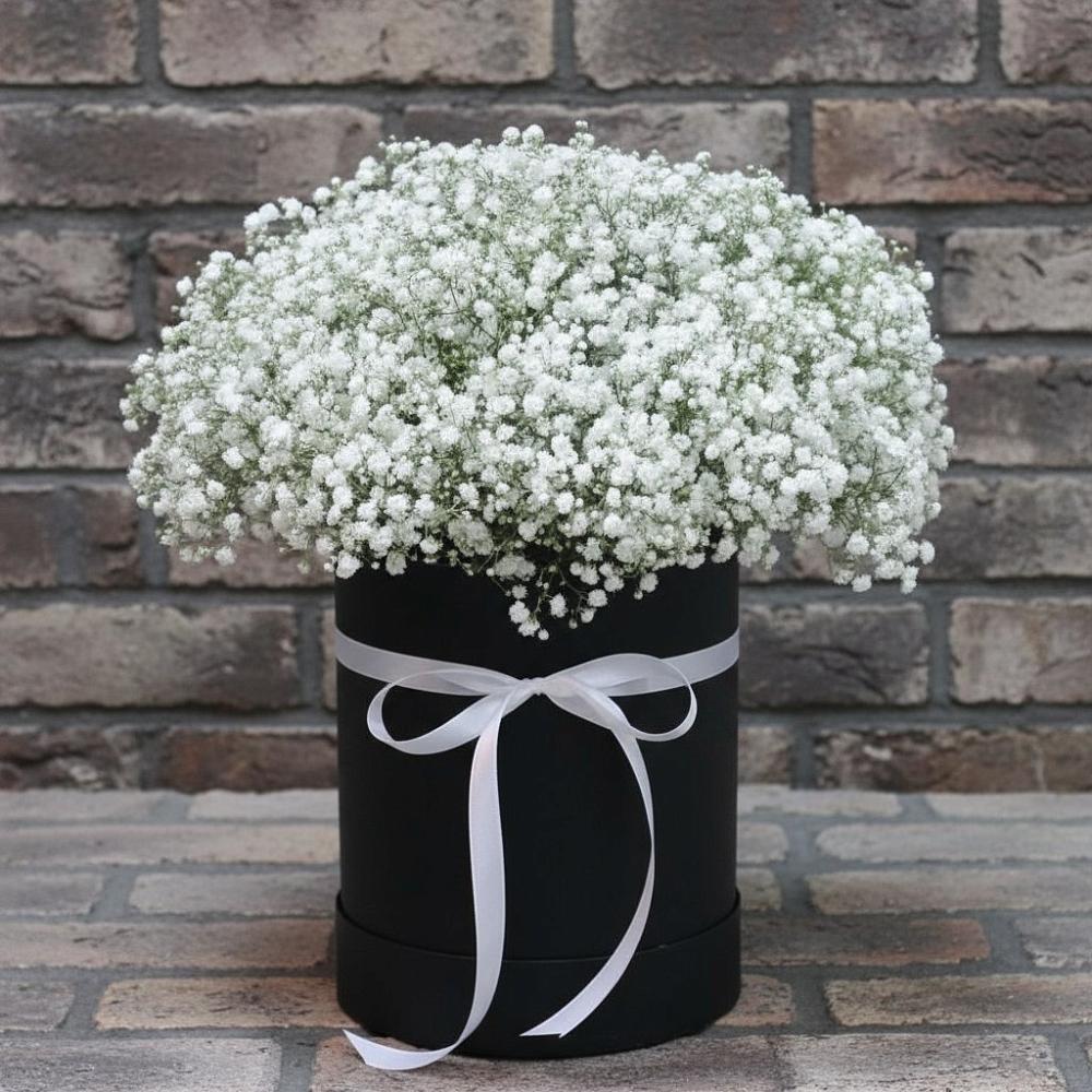 Цветочная композиция из Гипсофила в шляпной коробке в Челно-Вершины