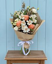 Букет цветов из:  Альстромерии, Лизиантусы, Розы и Хризантемы #REPLACE_PRED# Челно-Вершины