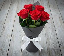 Букет 5 Красных роз Эдлесс Лав в Челно-Вершины