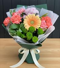 Букет цветов из:  Гвоздики, Розы, Герберы и Хризантемы в Челно-Вершины