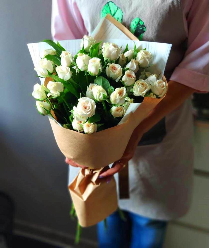 Букет цветов из: Розы в Челно-Вершины