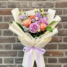 Букет цветов из:  Лизиантусы и Розы в Челно-Вершины