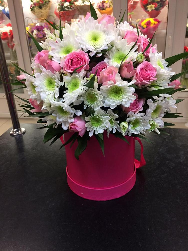 Цветочная композиция из Розы и Хризантемы в шляпной коробке в Челно-Вершины