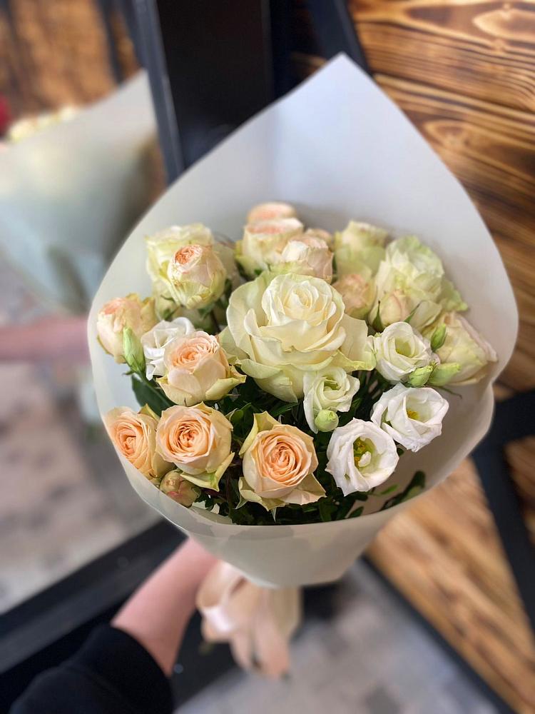 Букет цветов из: Розы и Лизиантусы в Челно-Вершины